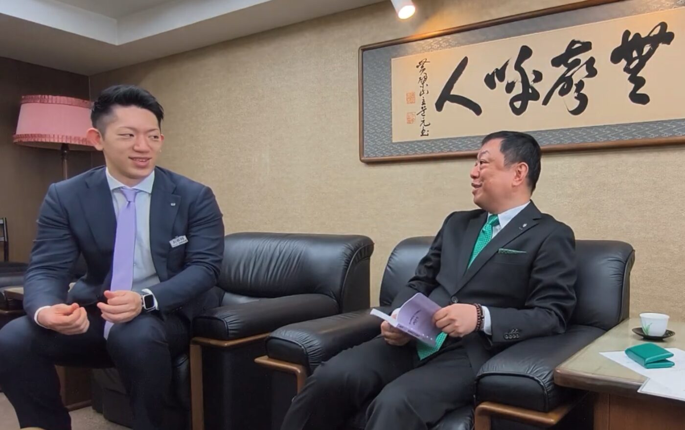 インタビューに応える福井正興先輩